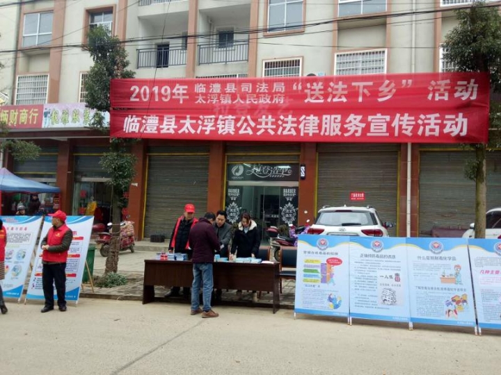 图片三 宣传展台现场.jpg